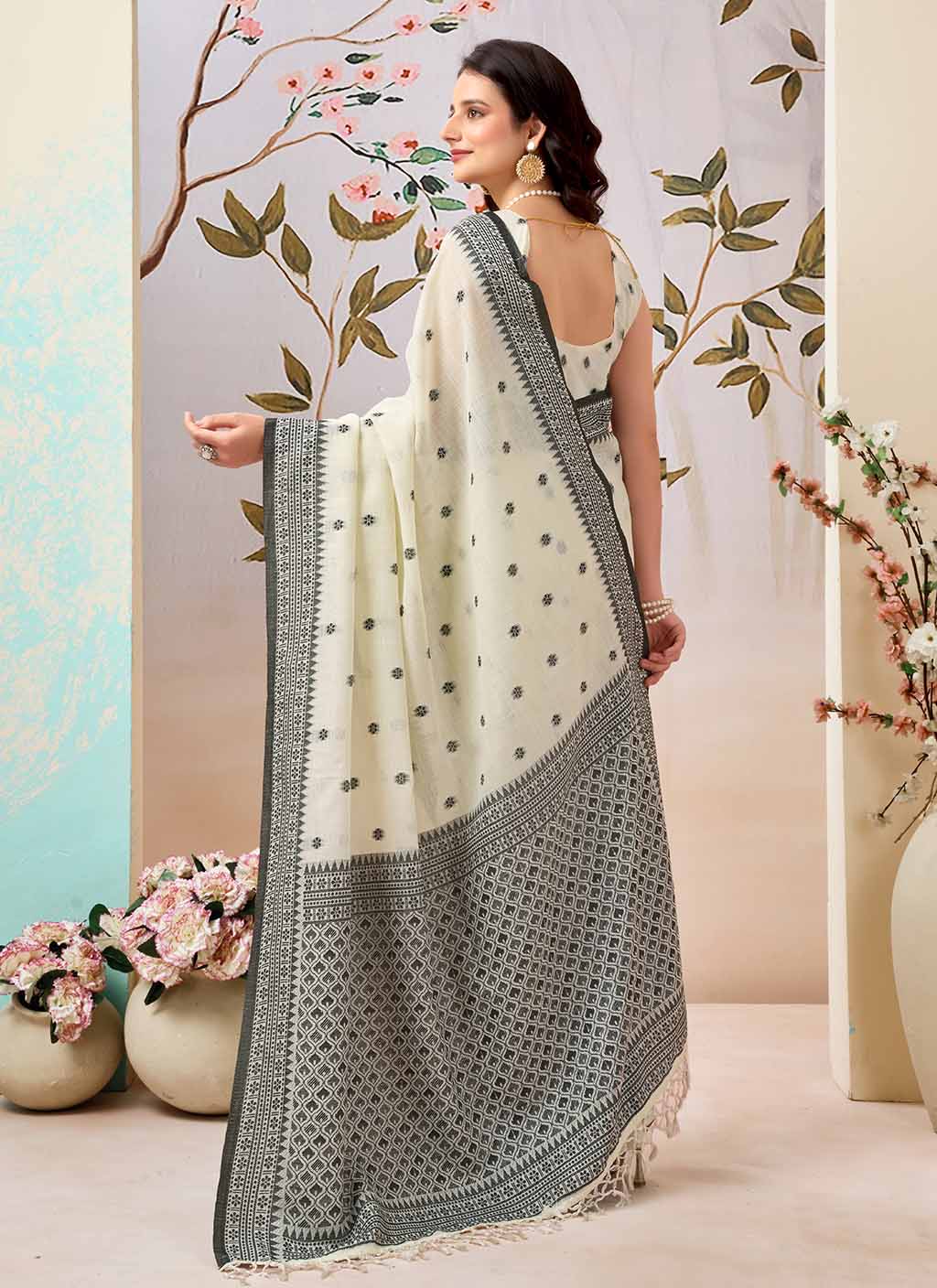 मुगा कॉटन साड़ी