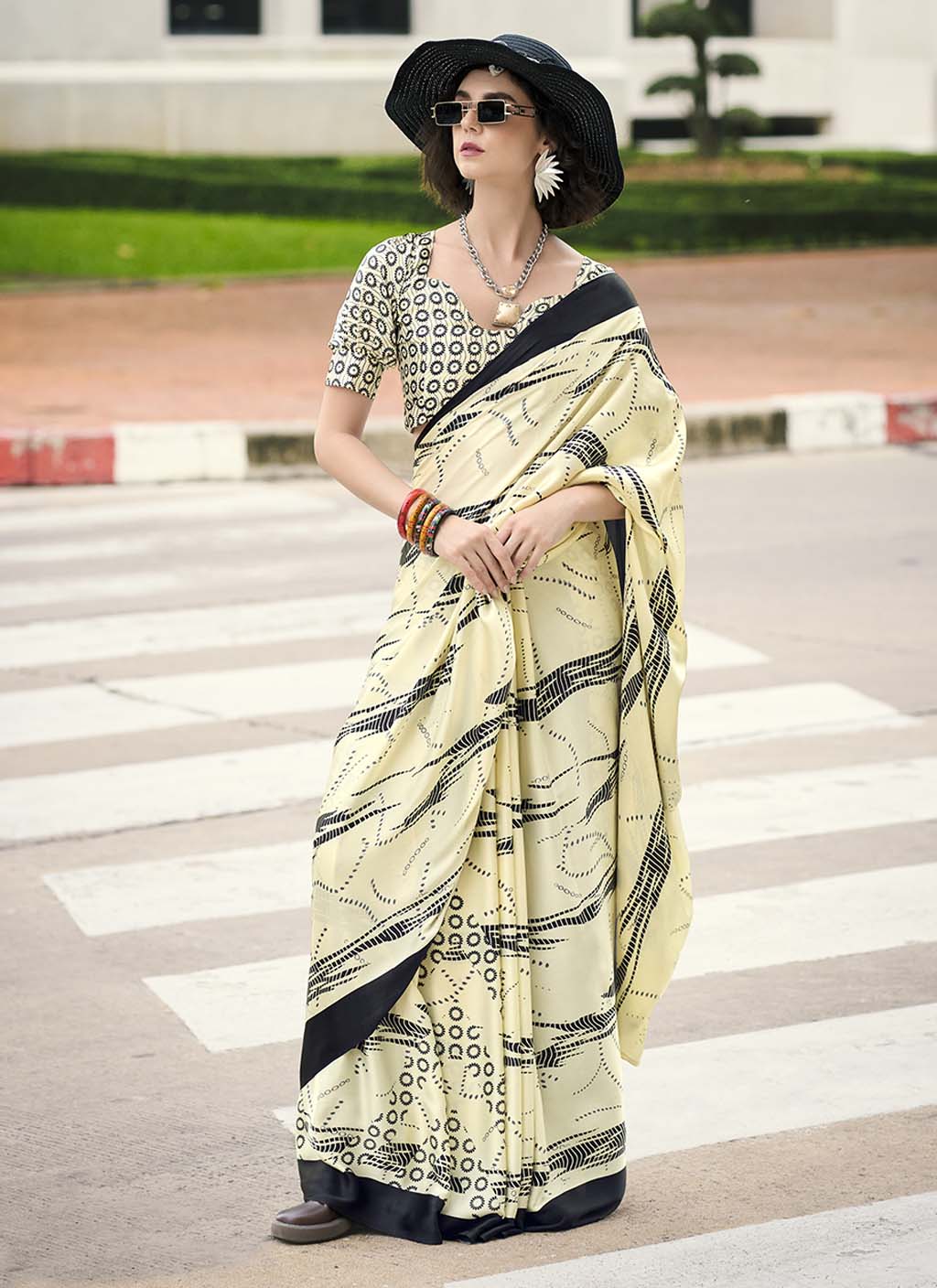 Dazzling (Saree) - Ranjvani Sarees